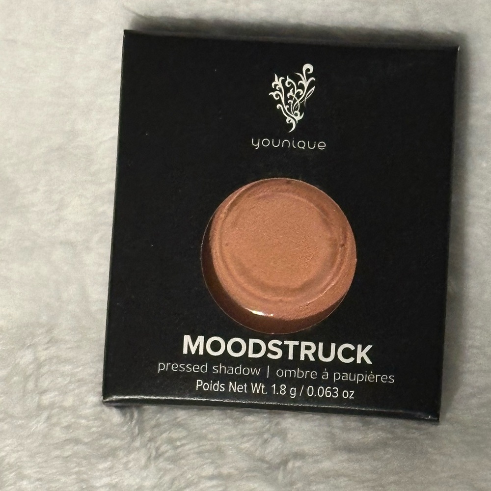Younique Moodstruck Pressed Shadow in Melodious (Matte Peach)